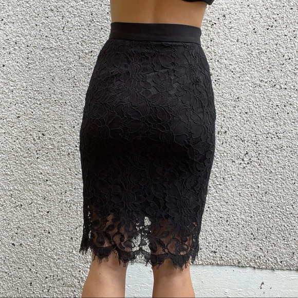 Lace knee length skirt - Picture 2 of 4